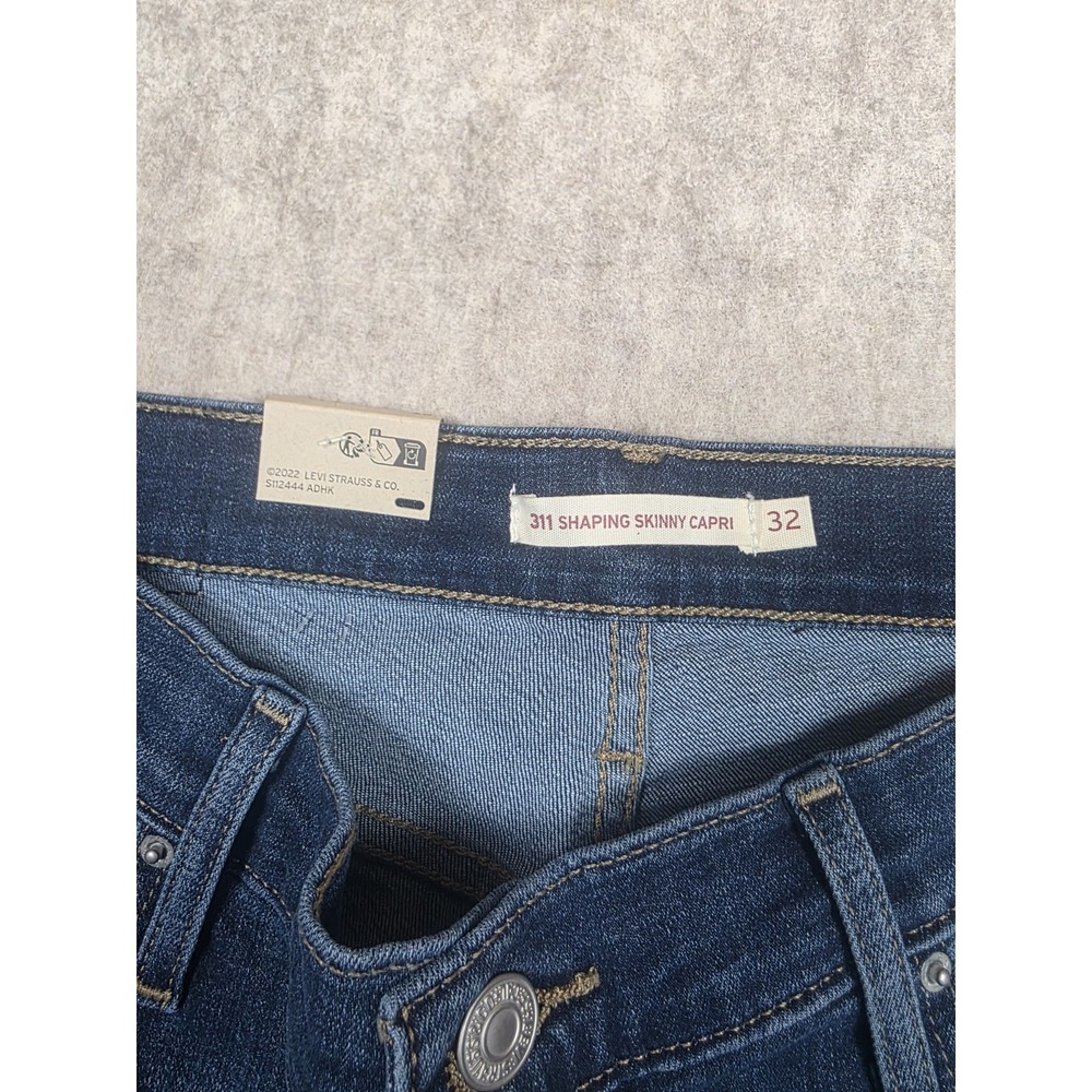 Levi's 311 Women's Shaping Skinny Denim Capri Dark Wash Jeans Size 32 (32x31) - Picture 6 of 13